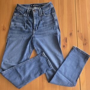 Hollister Women's Ultra High Rise Mom Jeans